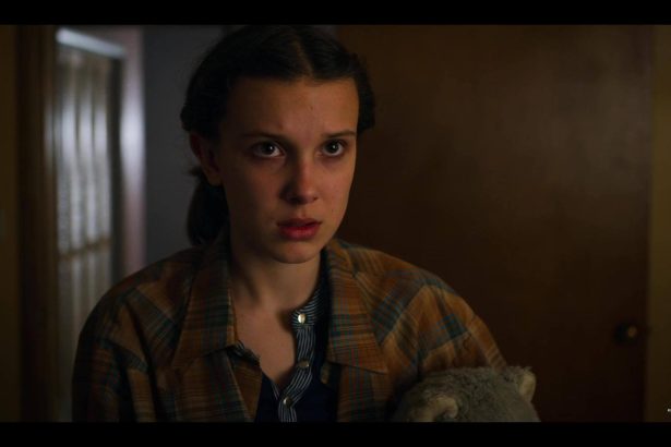 Megérkeztek az első fotók Millie Bobby Brown és Henry Cavill közös filmjéből 12 Megérkeztek az első fotók Millie Bobby Brown és Henry Cavill közös filmjéből