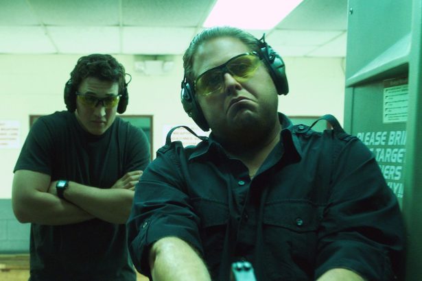 Szinkronos előzetest kapott a Haverok fegyverben mozifilm