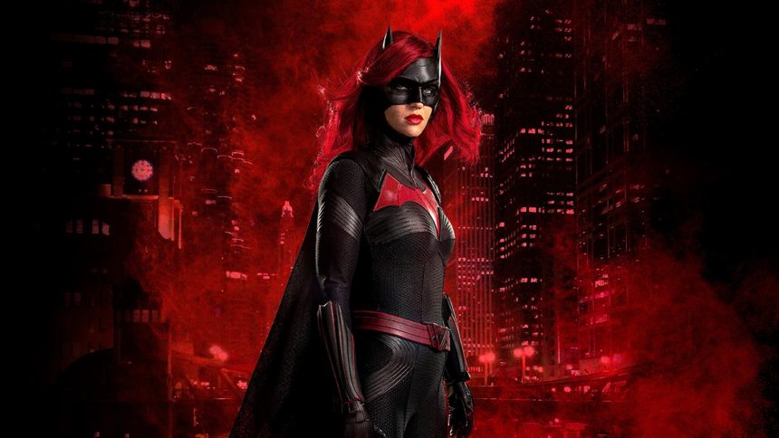 Javicia Leslie megosztotta az első hivatalos képet a Batwoman szereléséről 11 Batwoman
