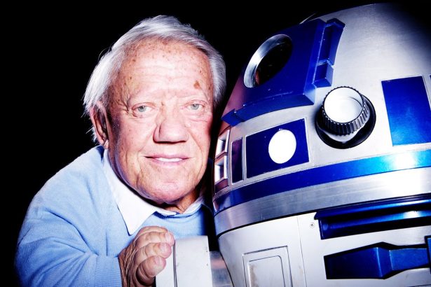Nyolcvanhárom éves korában elhunyt Kenny Baker, alias R2-D2 24 Nyolcvanhárom éves korában elhunyt Kenny Baker, alias R2-D2