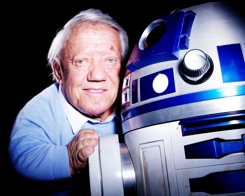 Nyolcvanhárom éves korában elhunyt Kenny Baker, alias R2-D2 11 Nyolcvanhárom éves korában elhunyt Kenny Baker, alias R2-D2