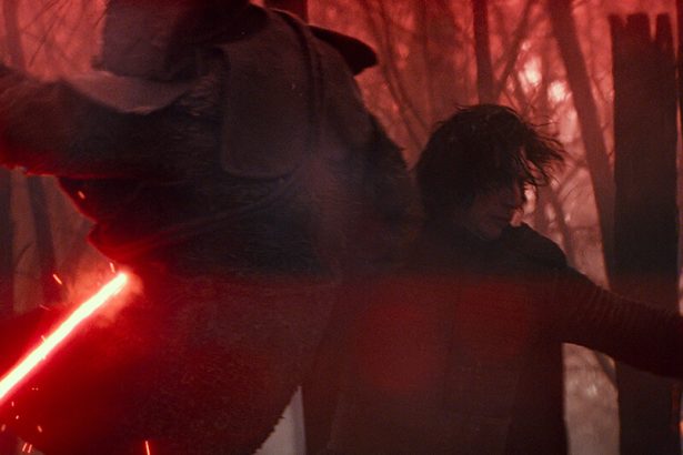 Kylo Ren a Skywalker kora nyitójelenetében kikkel és melyik bolygón harcol? 26 Star Wars: Skywalker kora