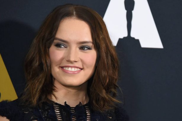 Daisy Ridley profilozónak áll, már tárgyal a The Ice Beneath Her főszerepéről 14 Daisy Ridley