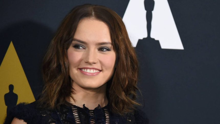 Daisy Ridley profilozónak áll, már tárgyal a The Ice Beneath Her főszerepéről 11 Daisy Ridley