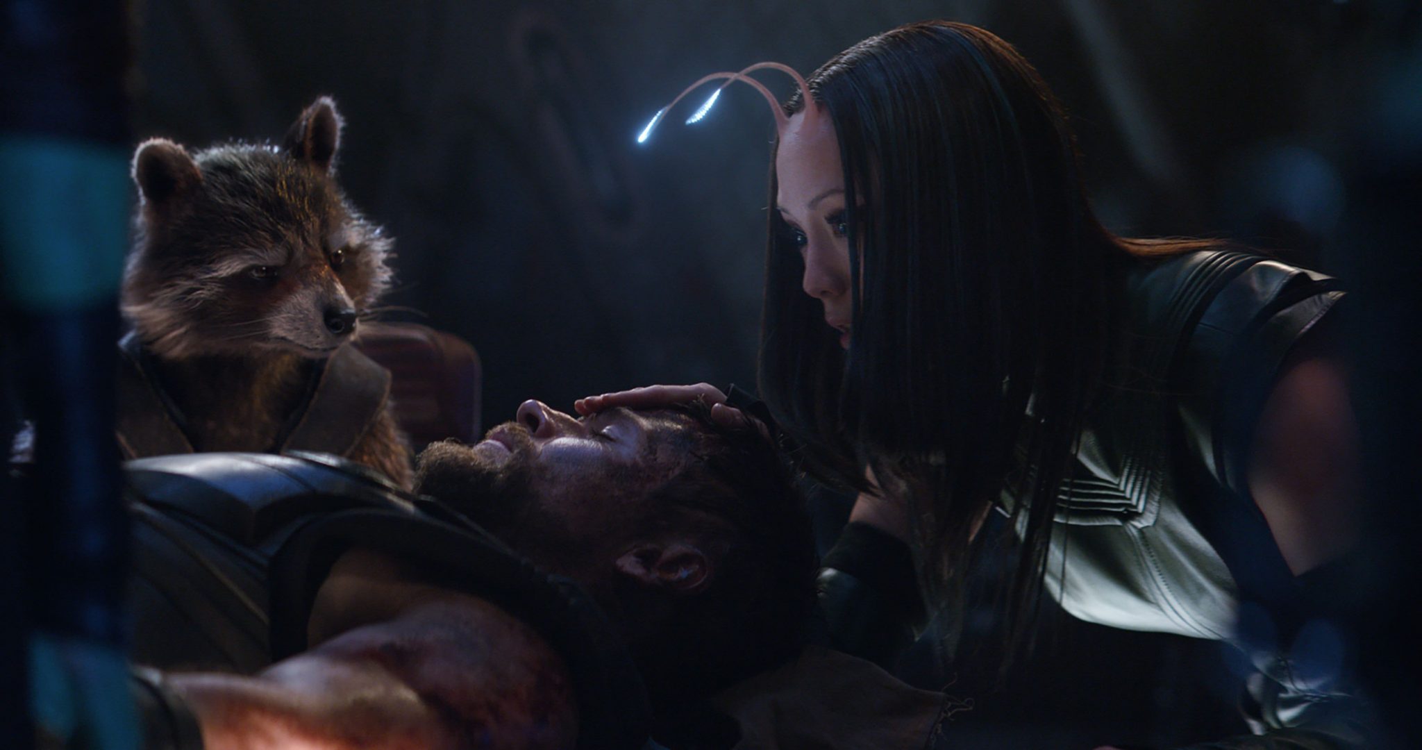 Még több akciófigurát kaptunk Thanos új fegyveréről, páncéljáról és a Végtelen Kesztyűről
