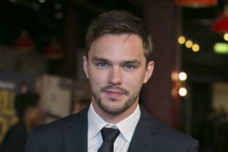Nicholas Hoult éppen meghallgatásra tartott, amikor a rádióban hallotta: Robert Pattinson megkapta a Batman főszerepét 20 Nicholas Hoult