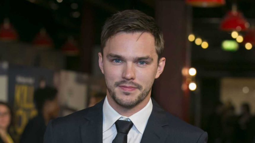 Nicholas Hoult éppen meghallgatásra tartott, amikor a rádióban hallotta: Robert Pattinson megkapta a Batman főszerepét 11 Nicholas Hoult