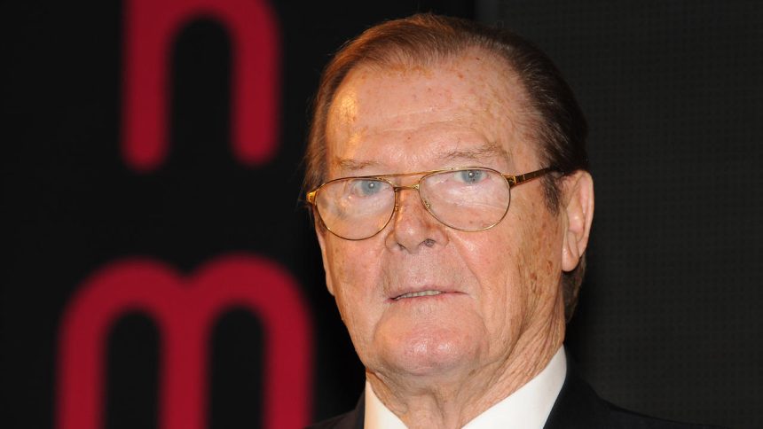 89 évesen elhunyt Sir Roger Moore