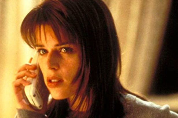 Neve Campbell szerepe már hivatalos, hogy legendás szerepében visszatér a Sikoly ötödik részében 16 Sikoly