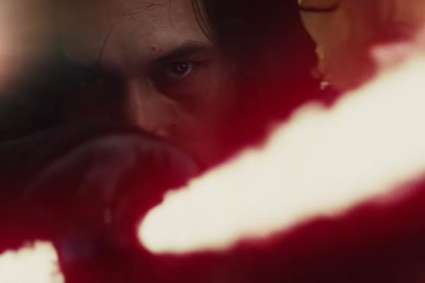 Rian Johnson választ adott, Kylo Ren sebhelye miért került máshová Az utolsó Jedikben 22 Rian Johnson választ adott, Kylo Ren sebhelye miért került máshová Az utolsó Jedikben