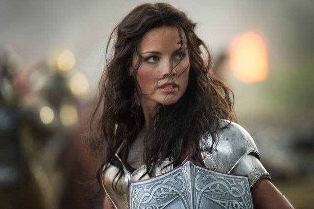 Jaimie Alexander megerősítette, hogy Lady Sif szerepében visszatér a Thor: Love and Thunderben 12 Jaimie Alexander Lady Sif