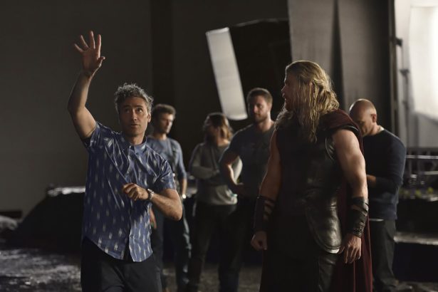 A Thor: Ragnarök rendezője a Végtelen háború forgatásán trollkodott 30 A Thor: Ragnarök rendezője a Végtelen háború forgatásán trollkodott
