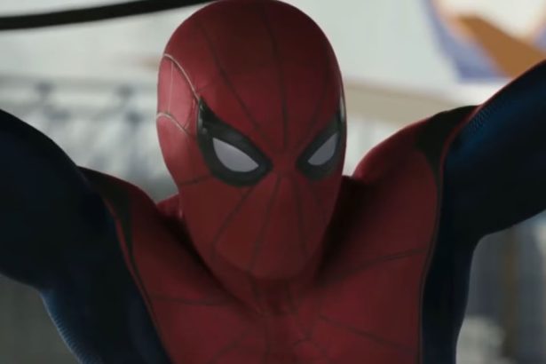 Jake Gyllenhaal a Spider-Man: Far From Home forgatás közelében van 30 Jake Gyllenhaal a Spider-Man: Far From Home forgatás közelében van