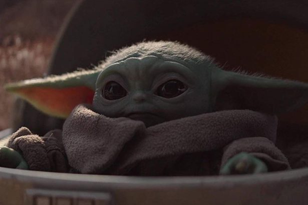 Bébi Yoda még aranyosabb is lehetett volna, Jon Favreau a karakter hosszú tervezési folyamatáról mesélt 16 Bébi Yoda