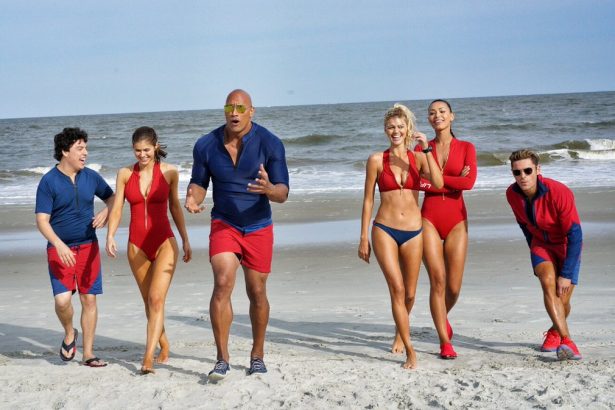 Hivatalos képeken mutatkozott be az új Baywatch egység 30 Hivatalos képeken mutatkozott be az új Baywatch egység