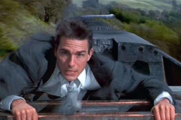 Tom Cruise egy száguldó vonat oldalán lóg a Mission: Impossible 7. forgatásán 28 Mission: Impossible