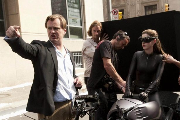Anne Hathaway elárulta, hogy Christopher Nolan filmjeinek forgatásán miért nincsenek székek 20 Anne Hathaway Christopher Nolan