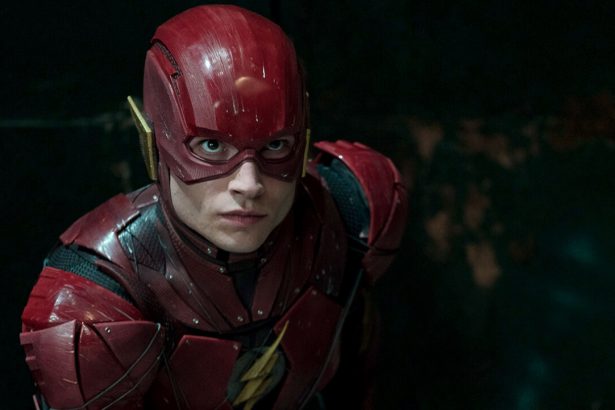 Ezra Miller nyomást gyakorol a Warnerre, ő és Grant Morrison írják a The Flash forgatókönyvét 16 The Flash