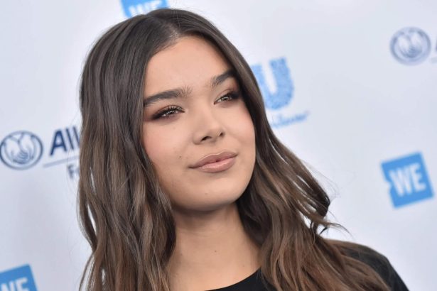 Hailee Steinfeld most erősíthette meg, hogy ő lesz Kate Bishop a Sólyomszem Disney+ sorozatban? 14 Hailee Steinfeld
