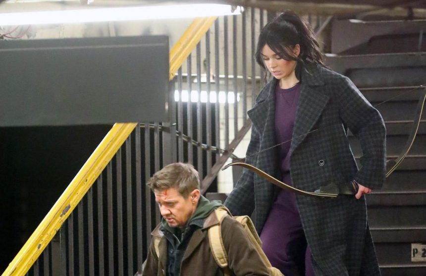 Kate Bishop szerepében Hailee Steinfeld, miközben még Sólyomszem sorsára is kaptunk utalást a forgatás első napján