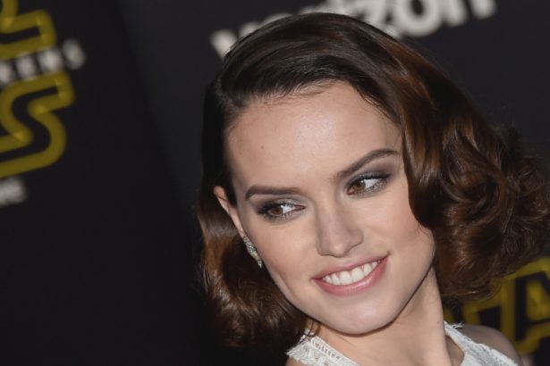 Így fest Daisy Ridley Ophelia szerepében! 16 Így fest Daisy Ridley Ophelia szerepében!