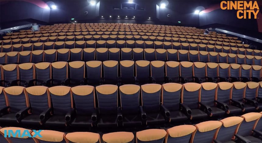 Olaszországból érkeztek új székek az IMAX terembe 11 Olaszországból érkeztek új székek az IMAX terembe