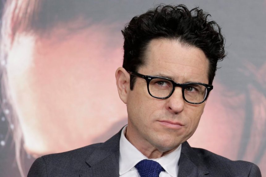 J.J. Abrams úgy véli, hogy hiba volt Az utolsó Jedik hibáiról úgy beszélni, hogy nem számít 11 J.J. Abrams úgy véli, hogy hiba volt Az utolsó Jedik hibáiról úgy beszélni, hogy nem számít
