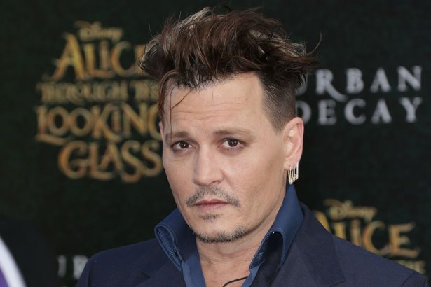 Johnny Depp kirúgása ellenére megkapja a teljes fizetését 18 Johnny Depp kirúgása ellenére megkapja a teljes fizetését