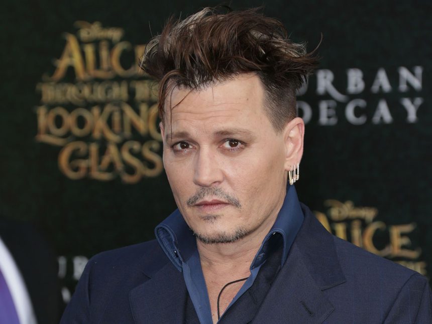 Johnny Depp kirúgása ellenére megkapja a teljes fizetését 11 Johnny Depp kirúgása ellenére megkapja a teljes fizetését