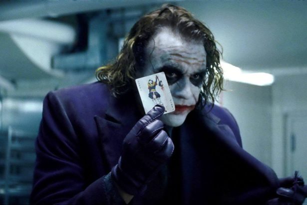 A sötét lovag írója szerint a Warner Bros. azt akarta, hogy Joker eredettörténet kapjon 12 Joker