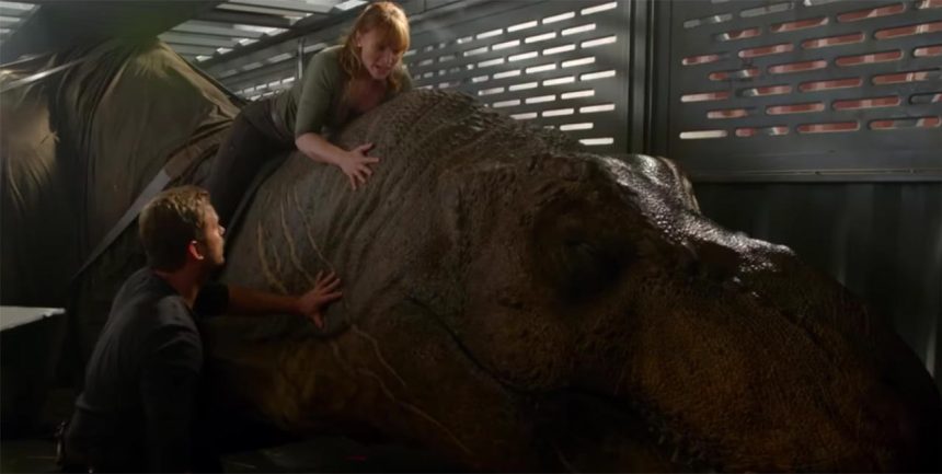 Bryce Dallas Howard egy T-Rexet lovagol meg a legújabb Jurassic World: Bukott birodalom tévészpotban 11 Bryce Dallas Howard egy T-Rexet lovagol meg a legújabb Jurassic World: Bukott birodalom tévészpotban