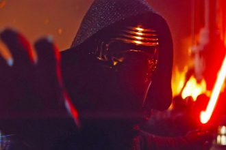 Adam Drivert még mindig kísérti, hogy Kylo Ren megölte Han Solót Az ébredő Erőben 22 Klyo Ren