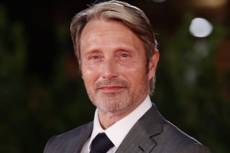 Immáron hivatalos, hogy Mads Mikkelsen veszi át Johnny Depp szerepét a Legendás Állatok-filmekben 24 Mads Mikkelsen