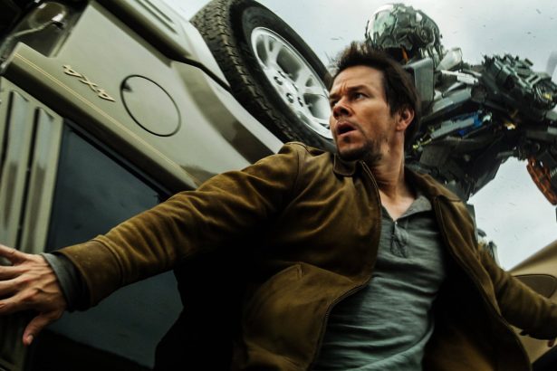 Robbantások, és autós izgalmak a legújabb Transformers 5 videókban 22 Robbantások, és autós izgalmak a legújabb Transformers 5 videókban