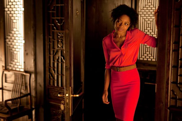 A Holdfény rendezője egy Moneypenny spin-off résszel bővítené a James Bond franchiset 16 Naomie Harris