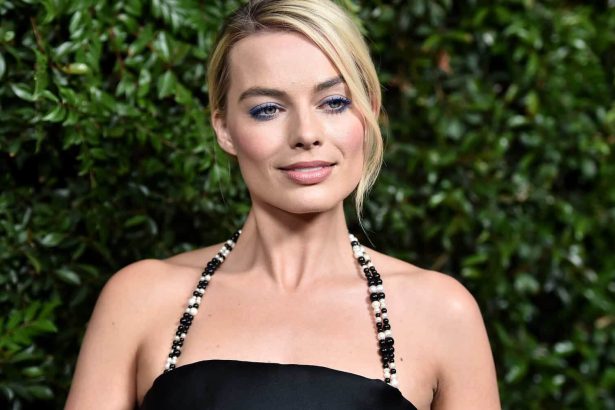 Margot Robbie-val és Christian Bale-lel jön David O.Russell új filmje