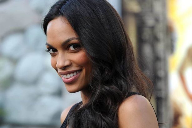 Állítólag Rosario Dawson játssza majd Ahsoka Tanót a The Mandalorian 2. évadában 16 Rosario Dawson