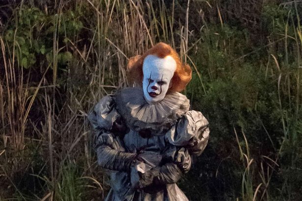 Sok új fotó szivárgott ki Pennywise bohócról az Az második rész forgatásáról 18 Pennywise