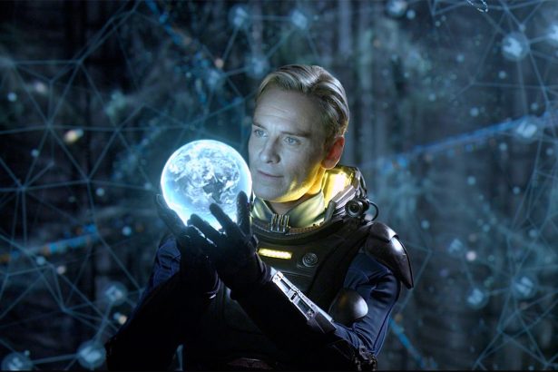 Egy-egy kép Walterről és Davidről az Alien: Covenantból 18 Prometheus