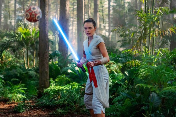 A Skywalker kora legújabb előzetesében Leia egy fénykardot tart a kezében 18 Rey Star Wars: Skywalker kora