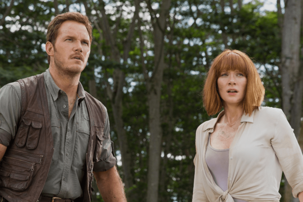 Nagyon durván eltolták a Jurassic World: Világuralom bemutatóját, de kaptunk egy teaser posztert 18 Jurassic World: Világuralom