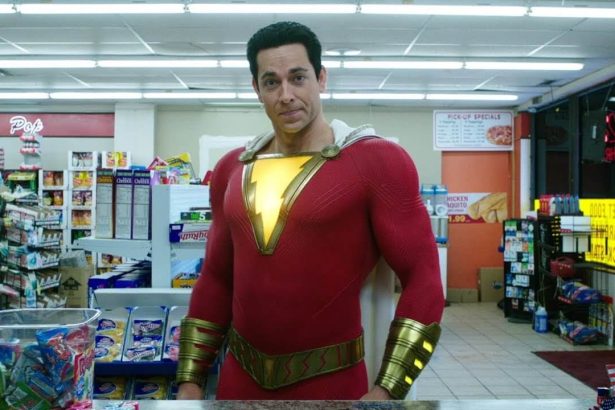 A Shazam: Fury of the Gods forgatási fotóin Zachary Levi már a szuperhős új jelmezében pózol 20 Shazam