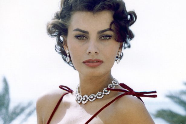 Sophia Loren a Netflixen tér vissza