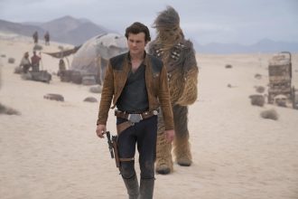 Alden Ehrenreich arról beszélt, hogy valószínűleg egy Disney+ sorozatban térhet vissza Han Solo szerepében 25 Alden Ehrenreich arról beszélt, hogy valószínűleg egy Disney+ sorozatban térhet vissza Han Solo szerepében