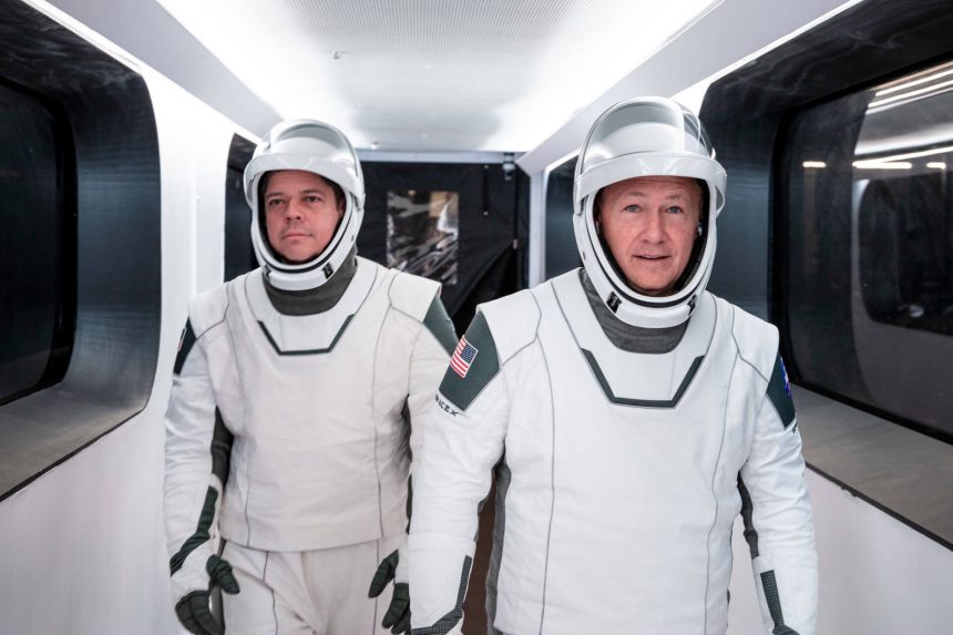 Nem tévedsz, ha a SpaceX űrhajósainak ruhájáról szuperhősjelmezek jutnak az eszedbe 11 SpaceX