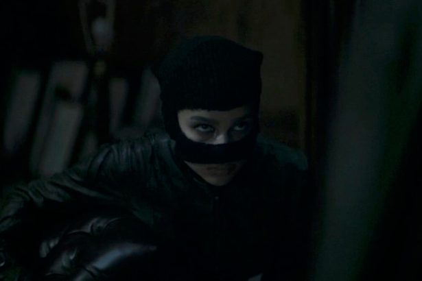 Robert Pattinson Bruce Wayne karaktere után először láthatjuk Zoë Kravitz Macskanőjét a The Batman forgatásán 22 The Batman