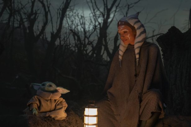 Dave Filoni szerint elképzelhető, hogy a The Mandalorian S2 5. rész még a Star Wars: Lázadók fináléja előtt játszódik 12 A Mandalóri
