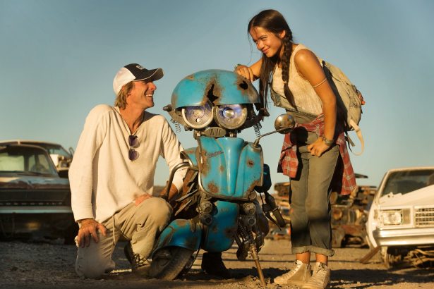 Michael Bay megmutatta az egyik új alakváltó robotot a Transformers 5-ből