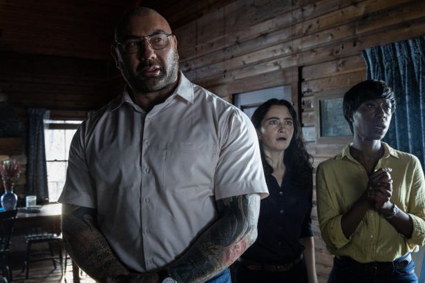 Box Office: Dave Bautista filmje véget vetett az Avatar: A víz útja menetelésének 22 Kopogás a kunyhóban