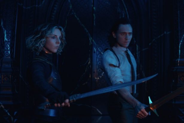 A Loki 2. évad forgatásán nagy meglepetésre feltűnt a rajongók kedvence 16 Loki